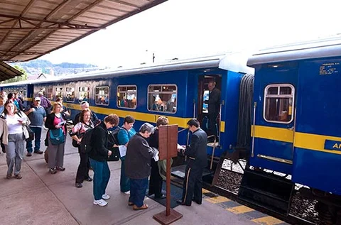 Private transfer to Wanchaq train station
